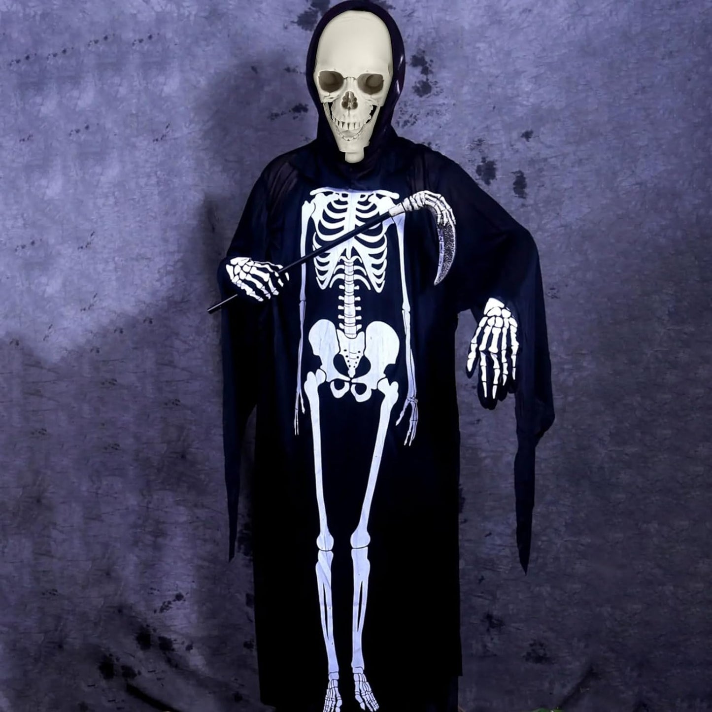 Life Size Skeleton, 5.4Ft/165Cm Halloween Skeleton Poseable Skeleton Full Body Human Bones with Movable Joints for Indoor Outdoor Halloween Props Decorations 170Cm